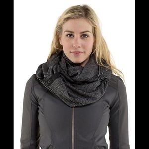 🍋 lululemon heathered charcoal Vinyasa scarf